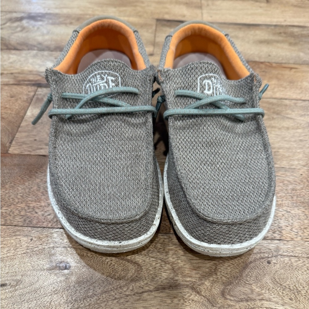Hey Dude Y5, L6 Tan Loafers with Orange Accents